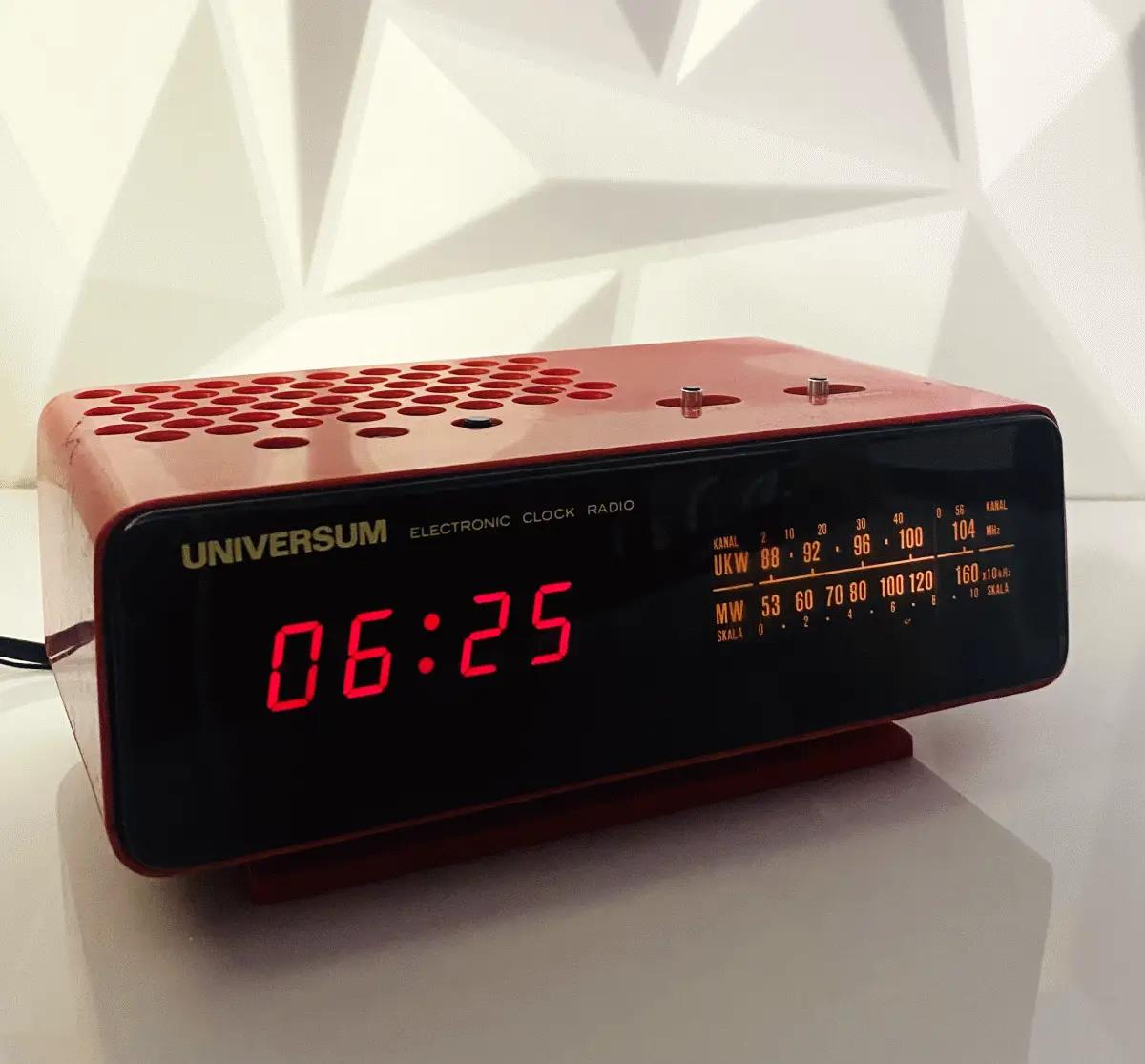 UNIVERSUM Radiowecker Universum UR 3275