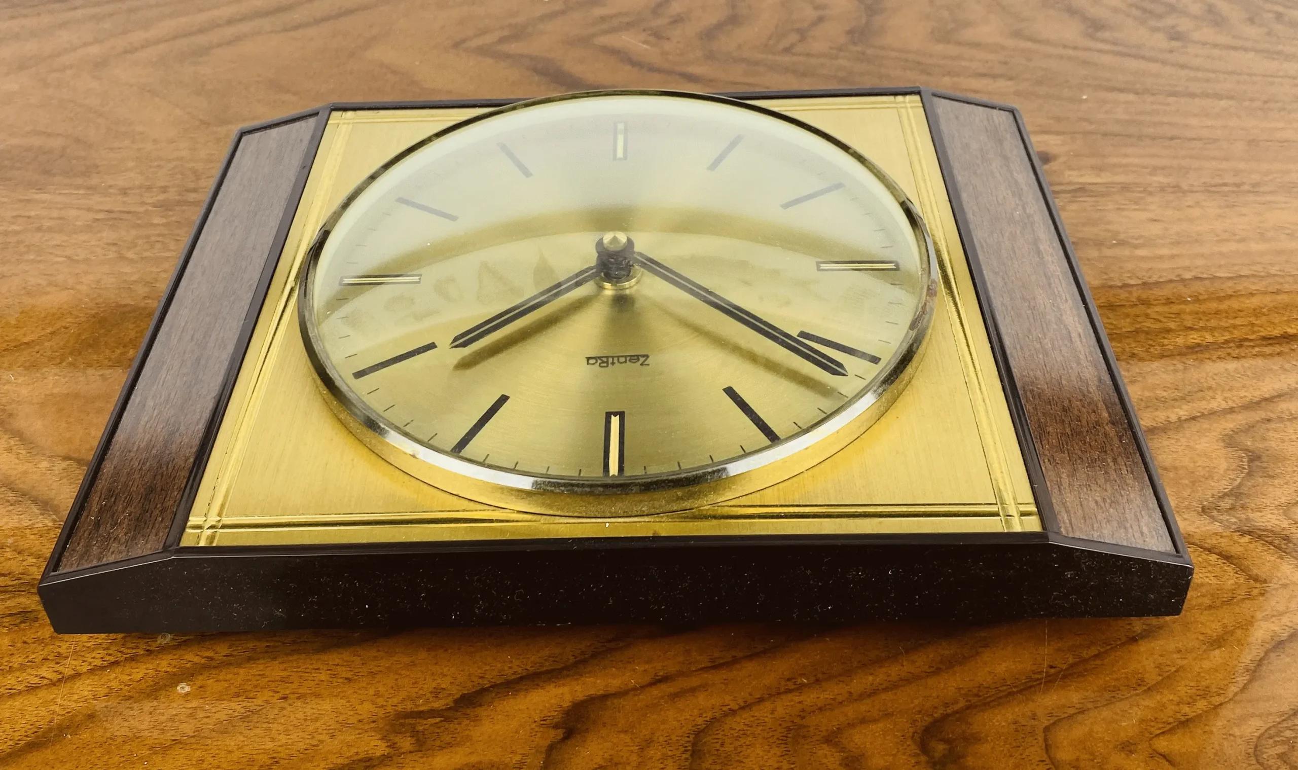 Mid-Century Wanduhr Zentra - Messing & Nussbaum - 1960er Jahre