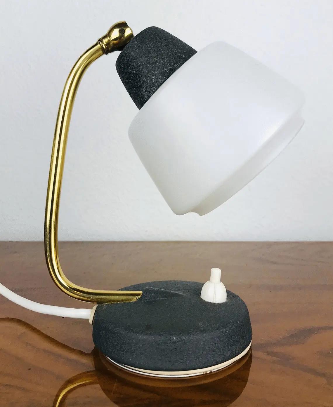 Mid-Century Tischlampe | Schwarz & Weiß | Milchglas-Schirm | Made in Germany
