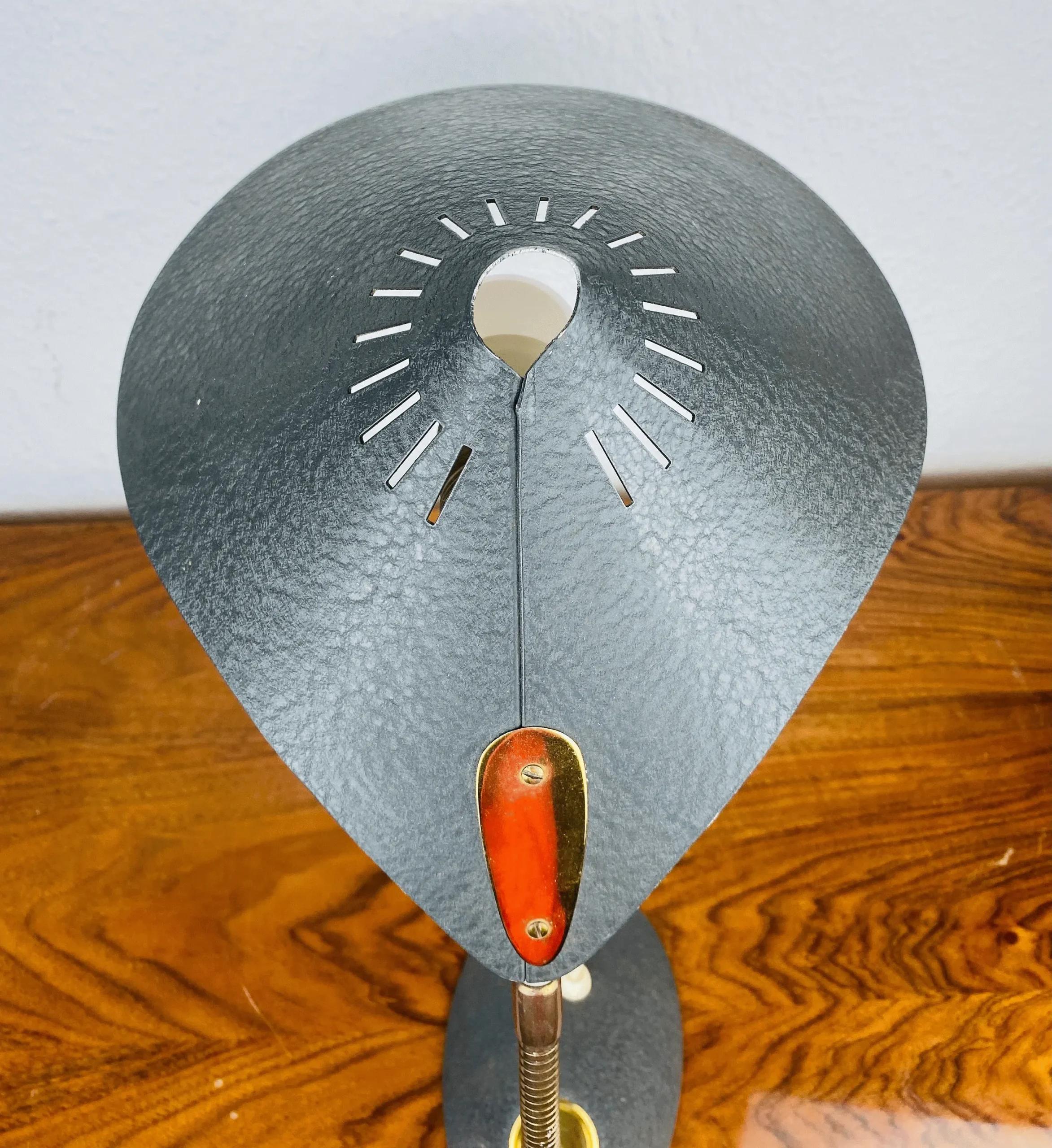 Cosack Mid-Century Tischlampe | „Hexenhut“-Design | Schwarz & Messing | 1950er Jahre