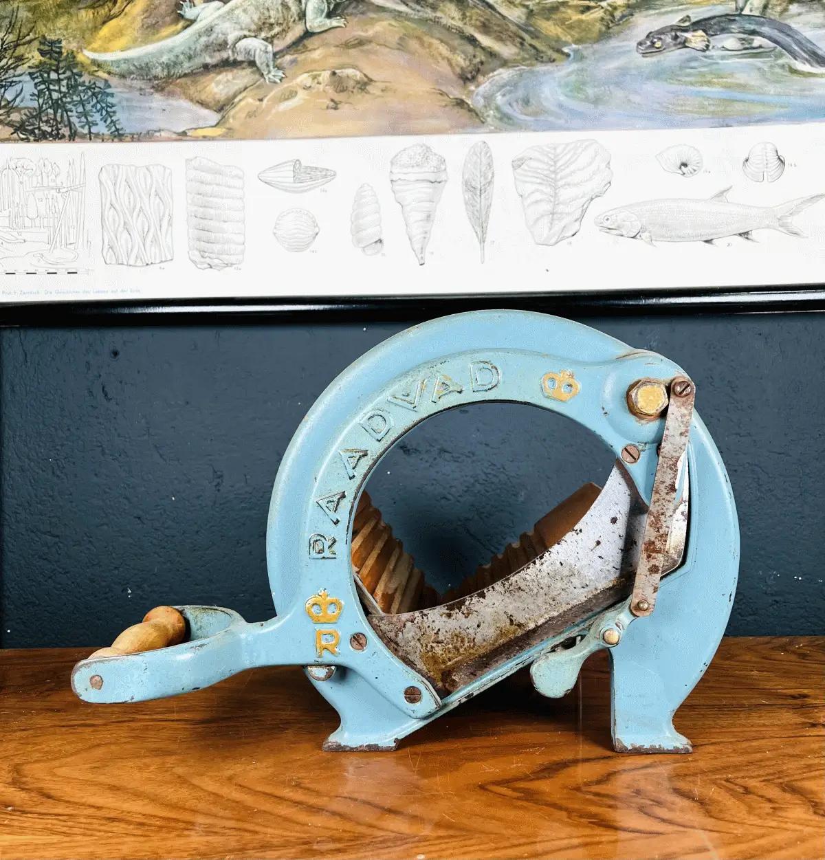 Alter Brotschneider in Hellblau - Vintage Brotschneidemaschine aus Dänemark