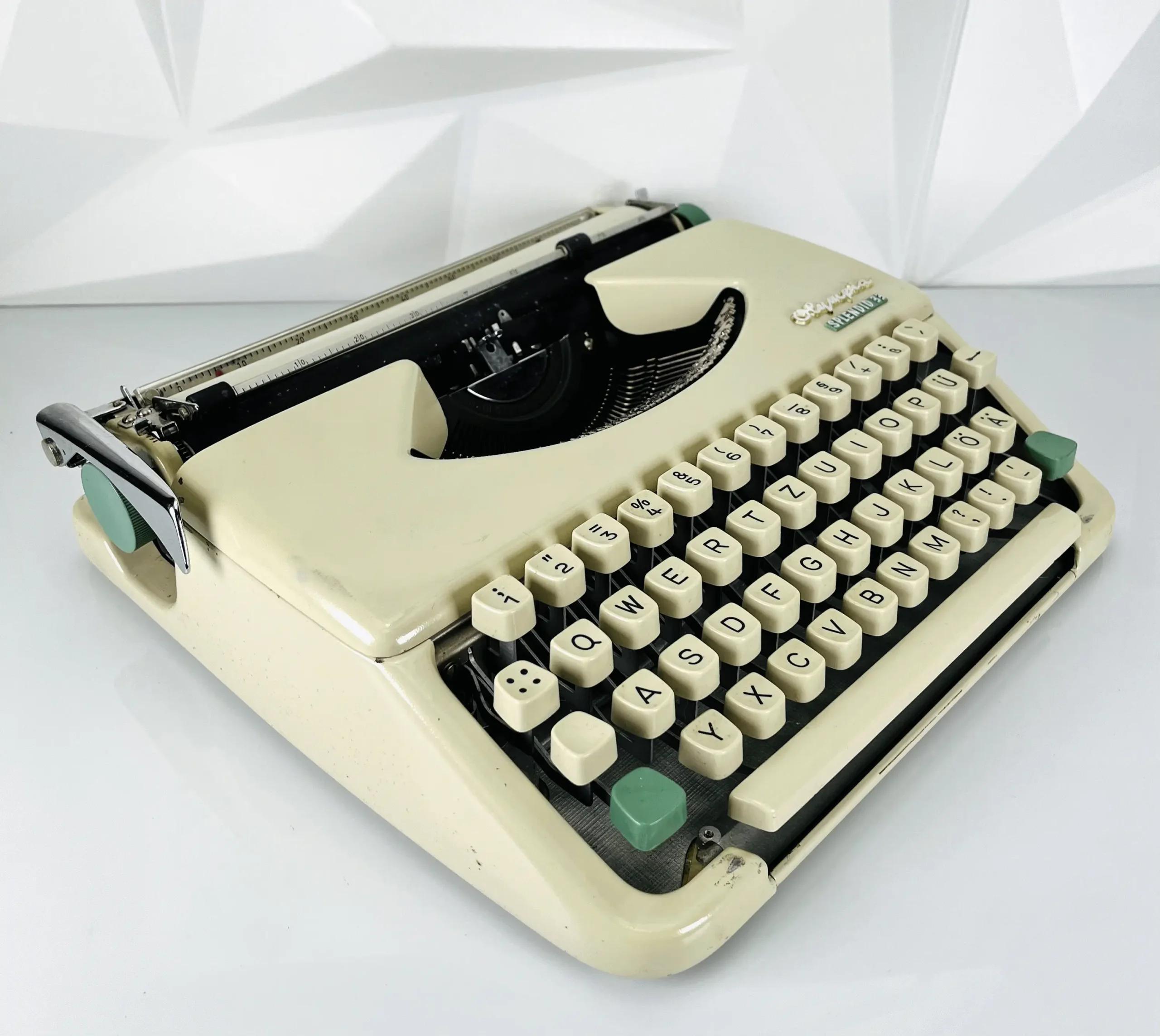 Olympia Splendid 33 Schreibmaschine | Elfenbein | Vintage QWERTZ | mit Originalkoffer