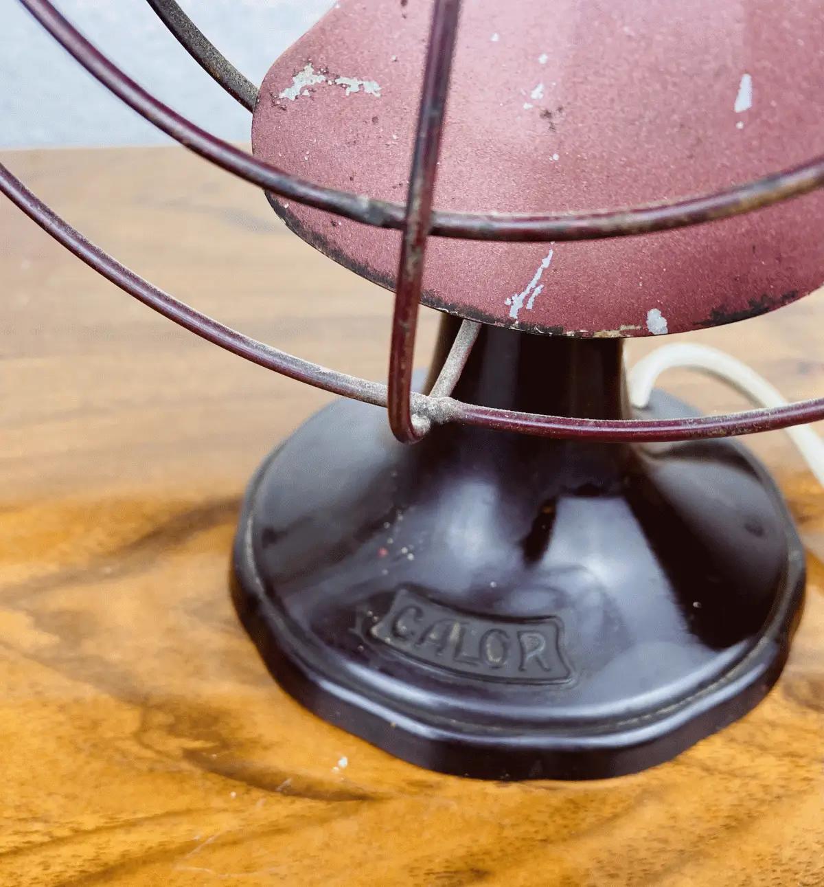 Calor Tischventilator mit dunkelroten Flügeln - Vintage Design aus Frankreich