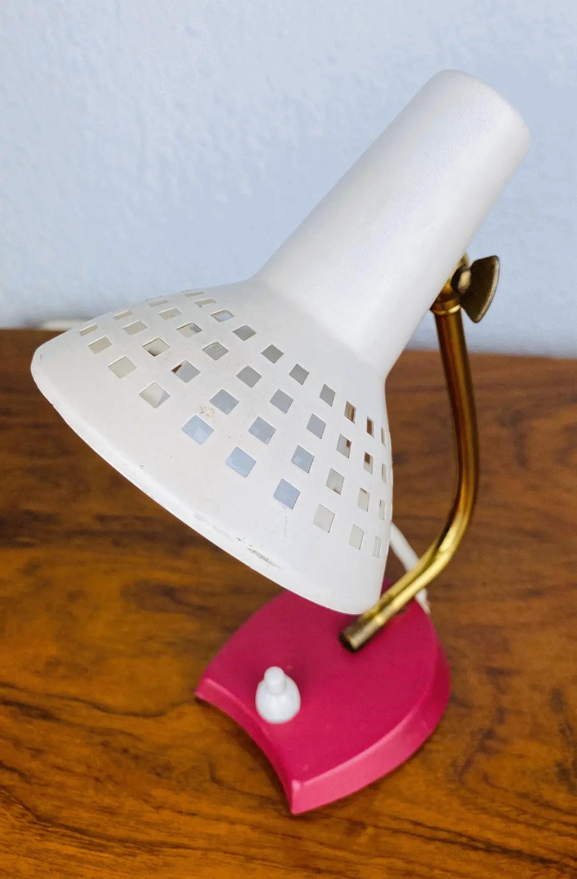 Vintage Nachttischlampe | Weiß & Pink | Mid-Century Design | Messingarm | Made in Germany