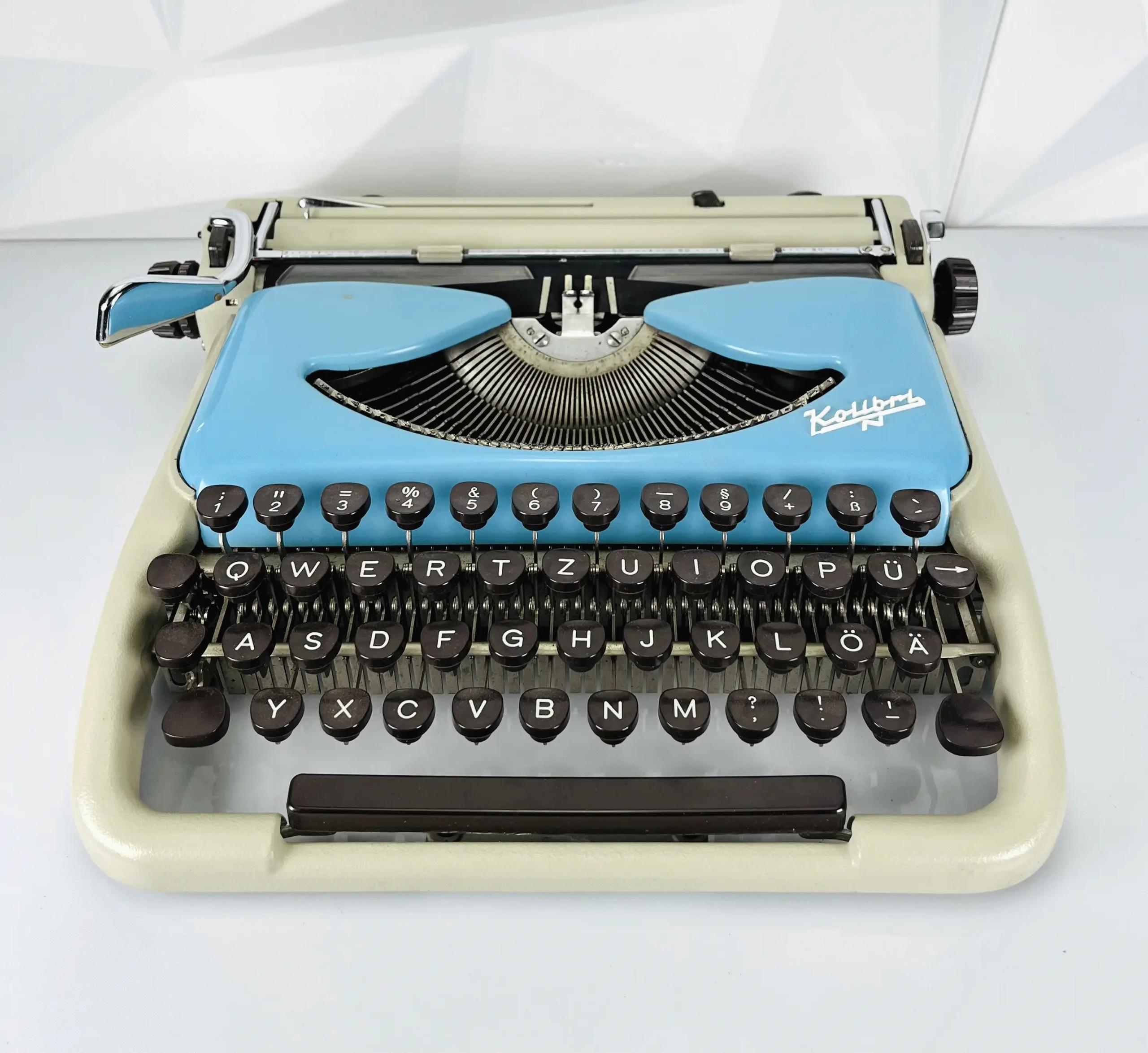 Kolibri Schreibmaschine | Hellblau & Creme | Vintage Reiseschreibmaschine aus der DDR