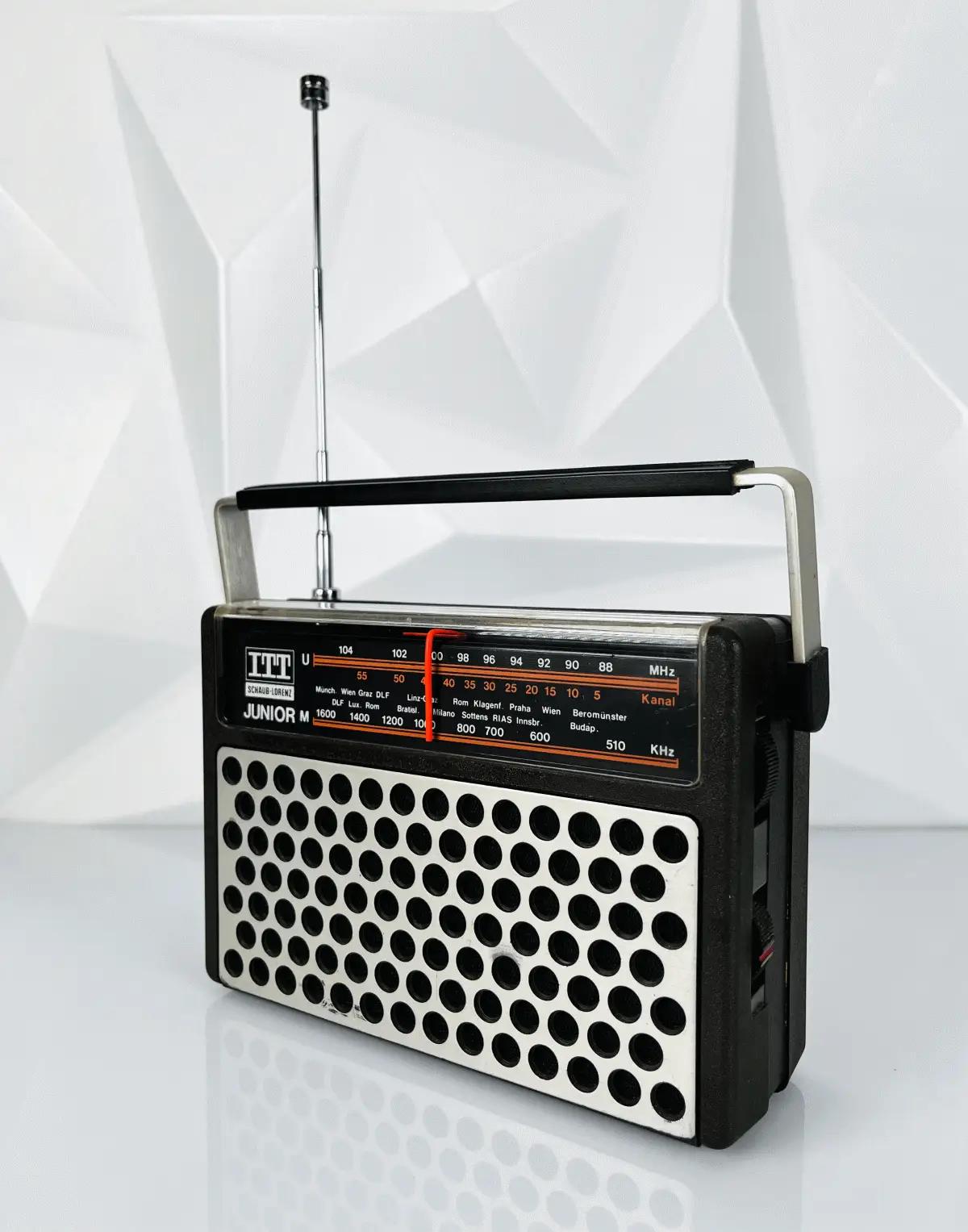 ITT Schaub Lorenz Junior M Kofferradio mit UKW Mw Empfang
