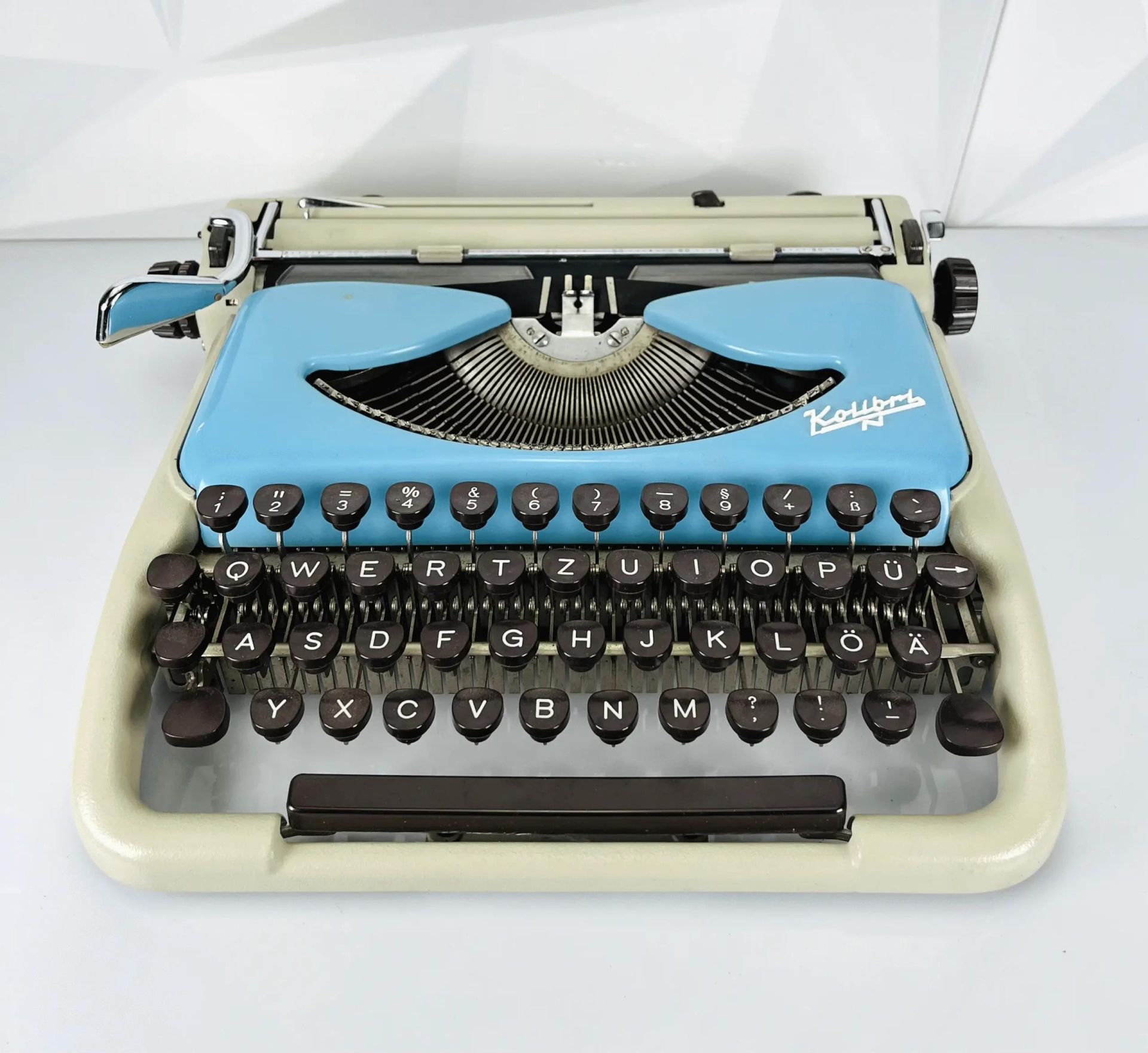 Kolibri Schreibmaschine | Hellblau & Creme | Vintage Reiseschreibmaschine aus der DDR